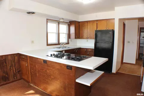 945 26th St, Moline, IL 61265 photo 4