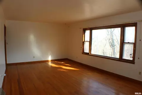 945 26th St, Moline, IL 61265 photo 8