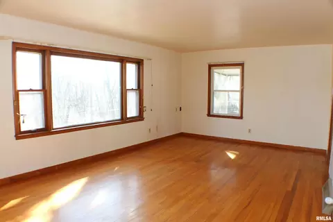 945 26th St, Moline, IL 61265 photo 9