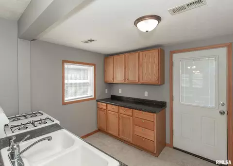 330 14th St, Silvis, IL 61282 photo 7
