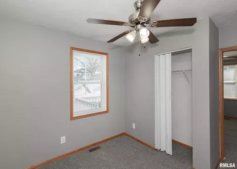 330 14th St, Silvis, IL 61282 photo 12