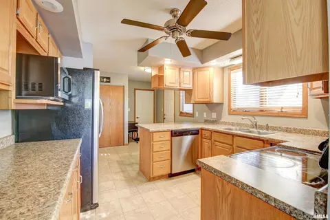 204 Maple Ln, Fulton, IL 61252 photo 3