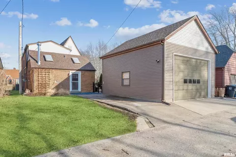 2533 28th St, Moline, IL 61265 photo 5