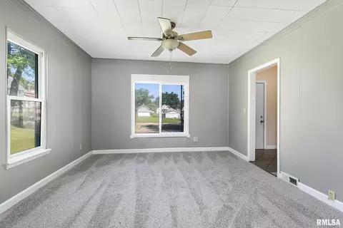 127 8th St, Silvis, IL 61282 photo 6