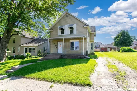 127 8th St, Silvis, IL 61282 photo 2