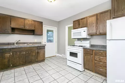127 8th St, Silvis, IL 61282 photo 10