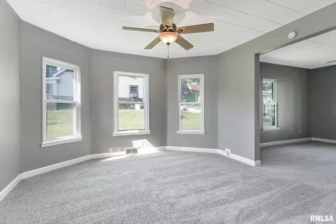 127 8th St, Silvis, IL 61282 photo 8