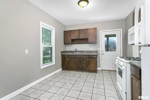 127 8th St, Silvis, IL 61282 photo 11