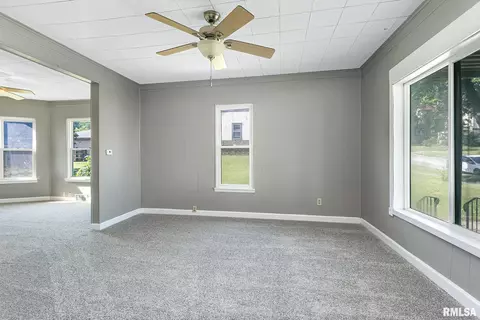 127 8th St, Silvis, IL 61282 photo 4