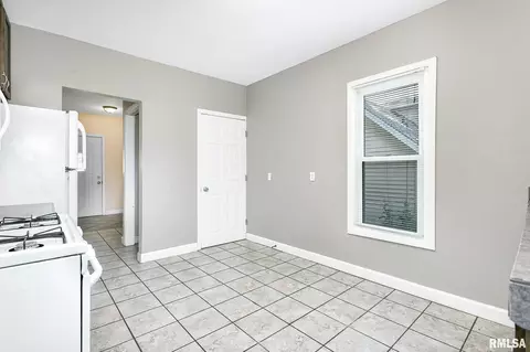 127 8th St, Silvis, IL 61282 photo 9