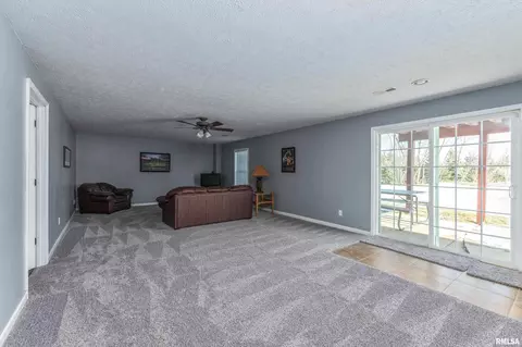 37 Nicholas Dr, Eldridge, IA 52748 photo 21