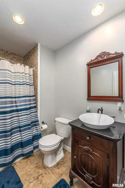 37 Nicholas Dr, Eldridge, IA 52748 photo 15