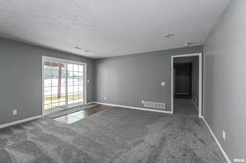 37 Nicholas Dr, Eldridge, IA 52748 photo 19