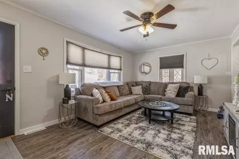 3204 39th St, Moline, IL 61265 photo 4