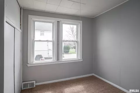 2416 45th St, Moline, IL 61265 photo 11