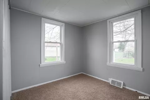 2416 45th St, Moline, IL 61265 photo 10