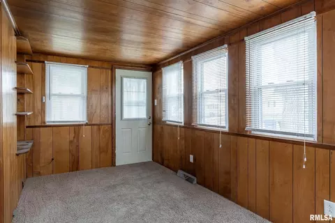 2416 45th St, Moline, IL 61265 photo 14