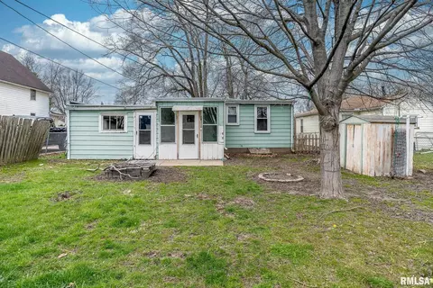 2416 45th St, Moline, IL 61265 photo 5