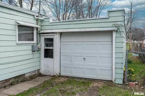 2416 45th St, Moline, IL 61265 photo 4