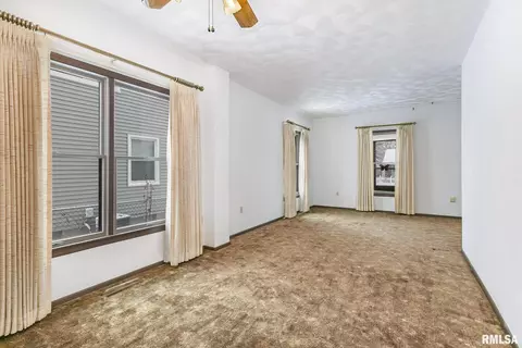 1910 33rd St, Moline, IL 61265 photo 6