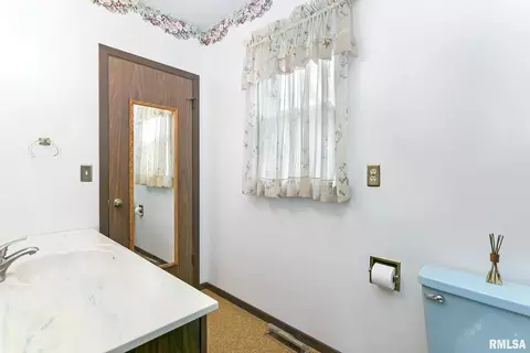 1910 33rd St, Moline, IL 61265 photo 12
