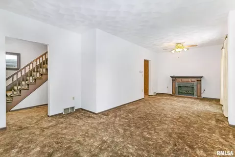 1910 33rd St, Moline, IL 61265 photo 5