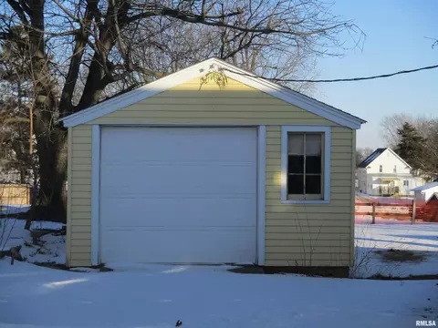 124 Payson St, Kewanee, IL 61443 photo 2