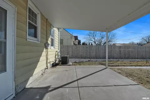2333 28th St, Moline, IL 61265 photo 18