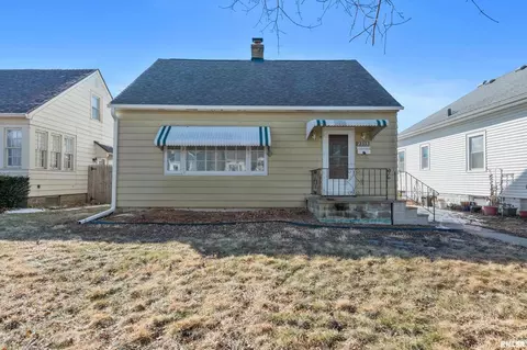 2333 28th St, Moline, IL 61265 photo 1
