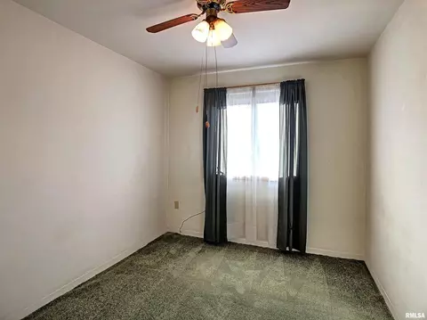 1304 39th St, Moline, IL 61265 photo 8