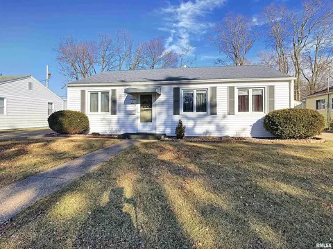 1304 39th St, Moline, IL 61265 photo 1