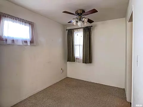 1304 39th St, Moline, IL 61265 photo 4