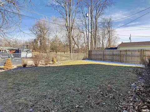 1304 39th St, Moline, IL 61265 photo 17