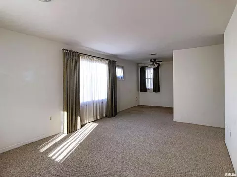 1304 39th St, Moline, IL 61265 photo 3