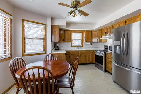 2949 9th St, Moline, IL 61265 photo 5
