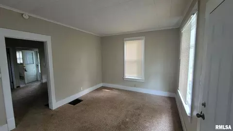 2142 3rd St, Moline, IL 61265 photo 5