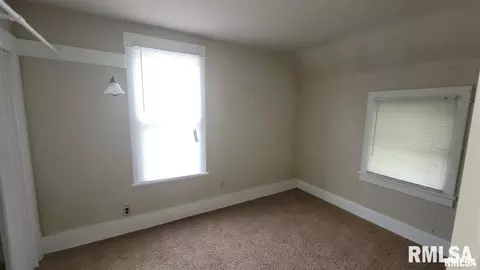 2142 3rd St, Moline, IL 61265 photo 9