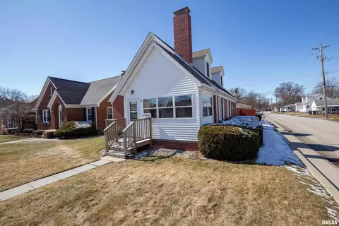 2401 32nd St, Moline, IL 61265 photo 3
