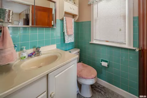 2401 32nd St, Moline, IL 61265 photo 19