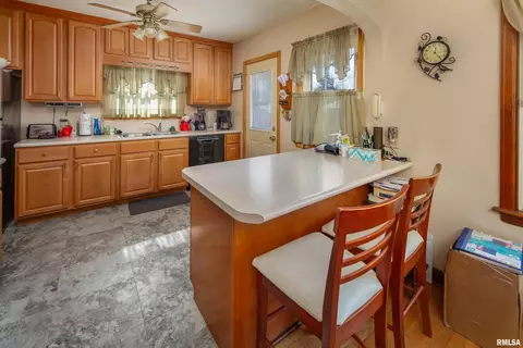 2401 32nd St, Moline, IL 61265 photo 16