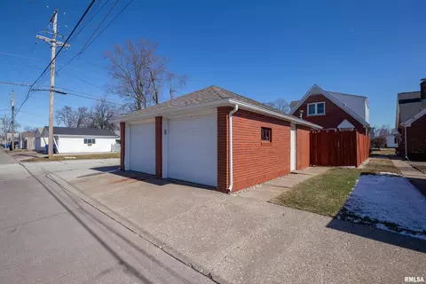 2401 32nd St, Moline, IL 61265 photo 6