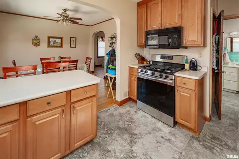 2401 32nd St, Moline, IL 61265 photo 18