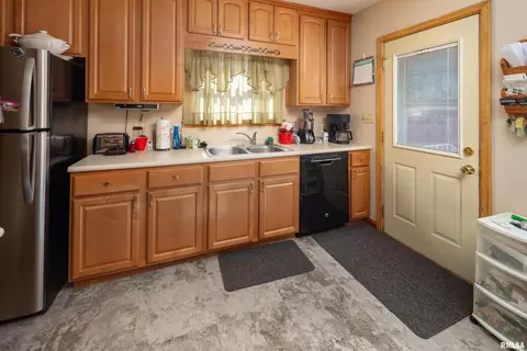 2401 32nd St, Moline, IL 61265 photo 17