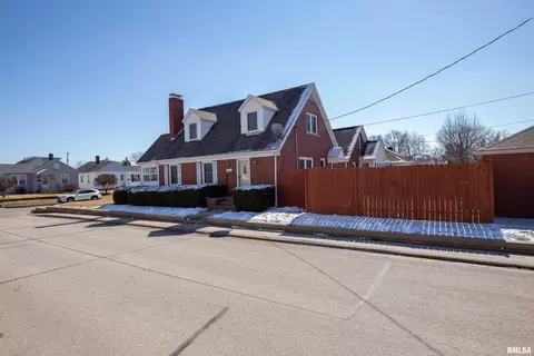 2401 32nd St, Moline, IL 61265 photo 9