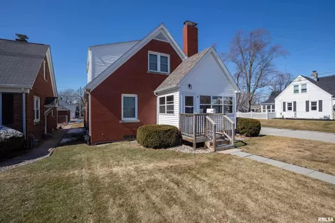 2401 32nd St, Moline, IL 61265 photo 4