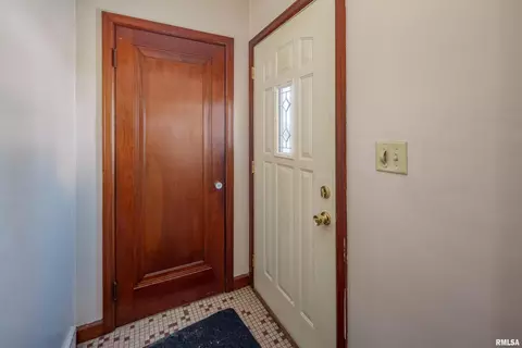 2401 32nd St, Moline, IL 61265 photo 14