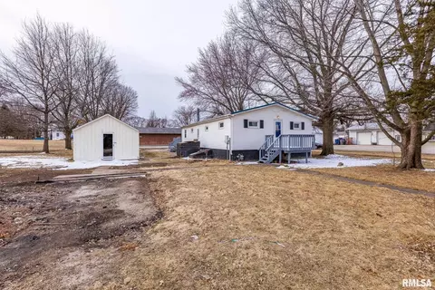 1602 Jackson St, Keithsburg, IL 61442 photo 2