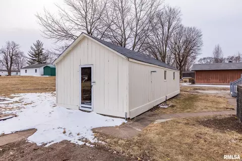 1602 Jackson St, Keithsburg, IL 61442 photo 3