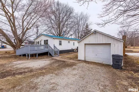 1602 Jackson St, Keithsburg, IL 61442 photo 4