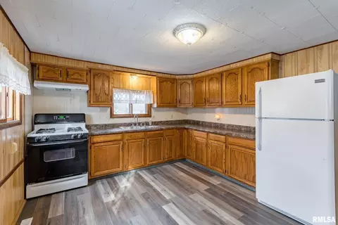 1602 Jackson St, Keithsburg, IL 61442 photo 5